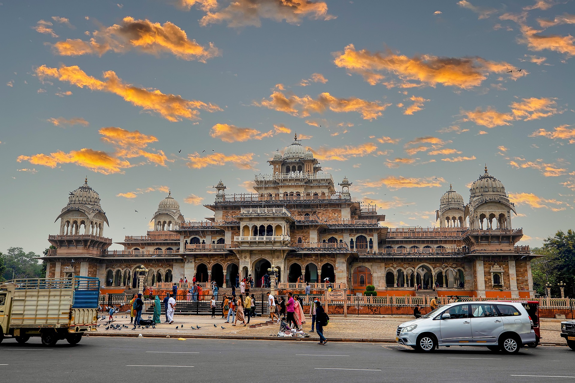 Rajasthan Tour by Train vs. Car: Which is Better?